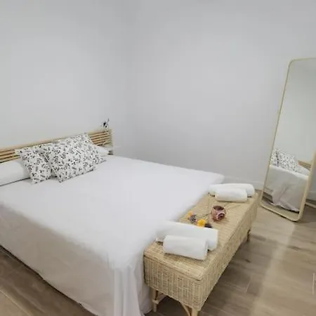 Fantastico Piso Nuevo, Mentidero * Cadiz