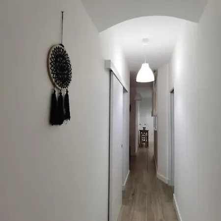 Fantastico Piso Nuevo, Mentidero Apartment