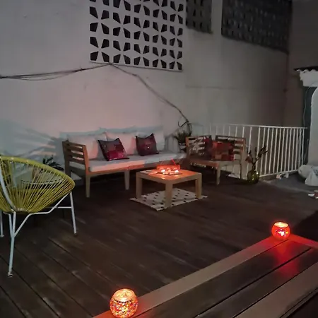 Fantastico Piso Nuevo, Mentidero Apartment