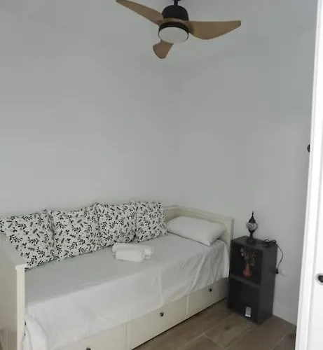 Fantastico Piso Nuevo, Mentidero Apartment