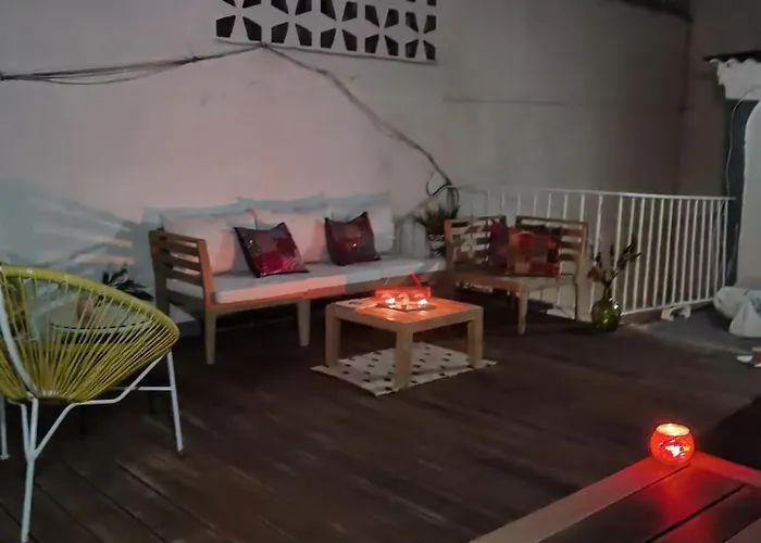 Fantastico Piso Nuevo, Mentidero Apartment